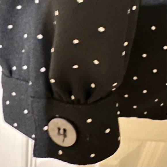 Liz Claiborne polka dot long sleeve top - excellent condition size 8P - Picture 5 of 5
